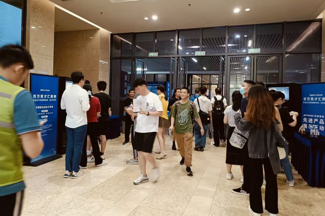 万英才汇南粤醇香咖啡赋能制造业人才盛会AG真人娱乐网址技诺无人咖啡机闪耀百(图6)